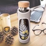 Reeho 32oz Borosilicate Glass Water Bottle with Tea Infuser, Tea Tumbler with Strainer, Reusable Travel Mug with Sleeve & 2 Lids, for Hot or Cold Drinks, Loose Tea, Fruit - Image 3