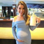 momjug Hydration Water Bottle for Moms 50oz (With Indicator, White) - Image 7