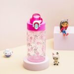 Zak Designs DreamWorks Gabby's Dollhouse Sage Water Bottle For School or Travel, 16oz Durable Plastic Water Bottle With Straw, Handle, and Leak-Proof, Pop-Up Spout Cover (Pandy Paws) - Image 4
